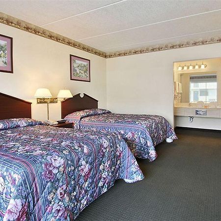 פלאנט סיטי Red Rose Inn & Suites מראה חיצוני תמונה